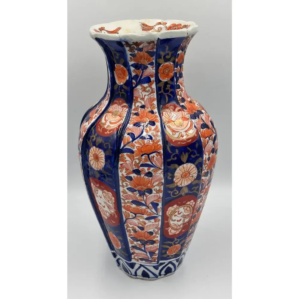 Japanese porcelain Meiji Period Imari Fluted Ribbed Body Vase